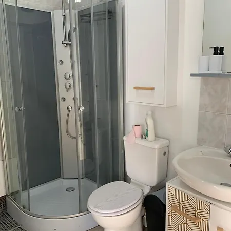 36 Maison Entière,place Parking Devant Garage Hébergement de vacances *